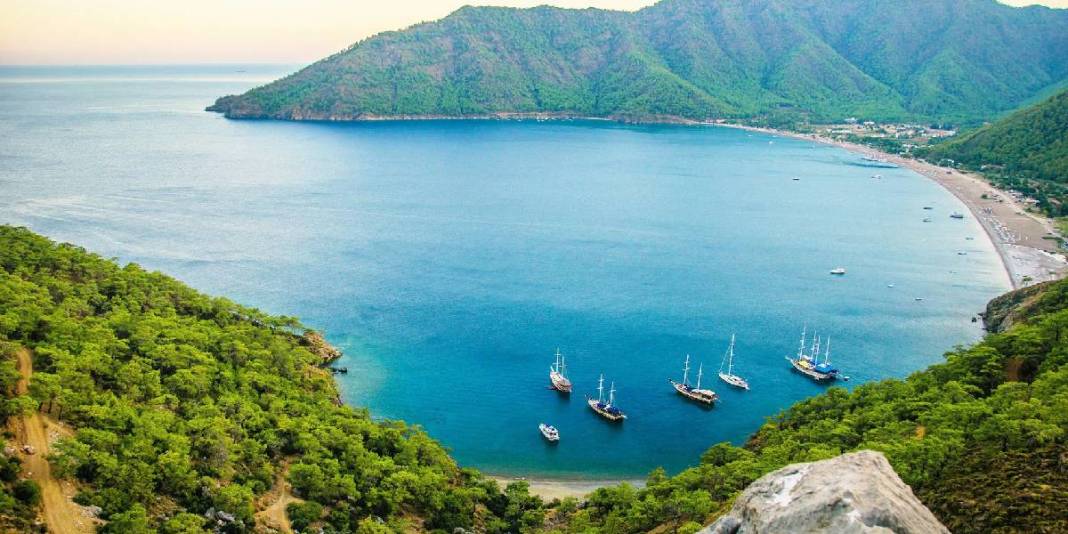 Suyun içine adım atmaya kıyamazsınız! Antalya’nın kalabalığından, gürültüsünden uzak: Eşsiz koy keşfinizi hak ediyor 1